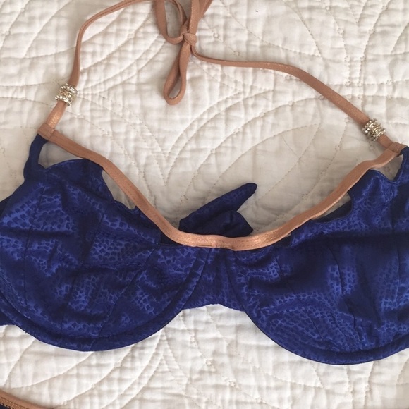 Beach Bunny - Picture 3 of 8